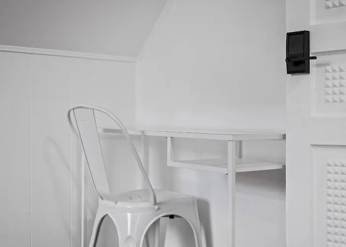 Shadyside, 3c Spacious & Modern Private Bedroom With Shared Bathroom And Free Parking Homestay