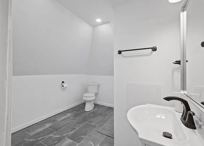 Shadyside, 3c Spacious & Modern Private Bedroom With Shared Bathroom And Free Parking