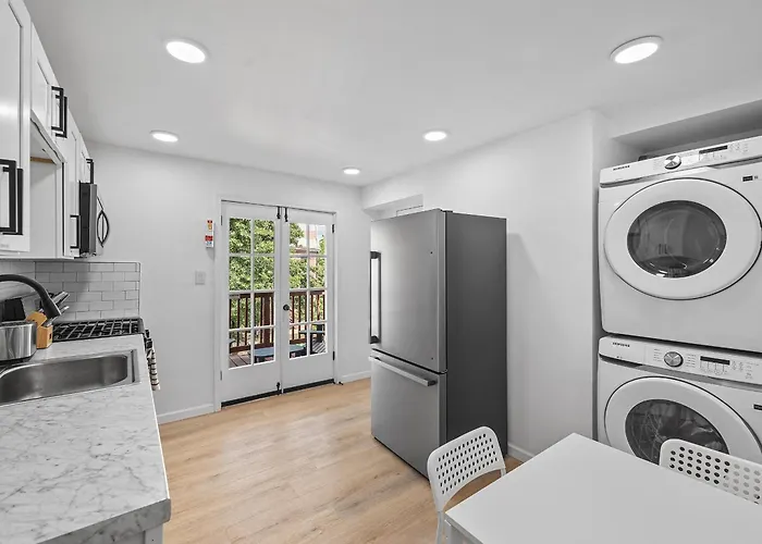 Homestay Shadyside, 3c Spacious & Modern Private Bedroom With Shared Bathroom And Free Parking Pittsburgh