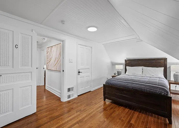 Homestay Shadyside, 3c Spacious & Modern Private Bedroom With Shared Bathroom And Free Parking Pittsburgh